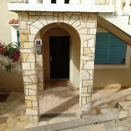 Frani 1 Pag Town
